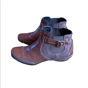 NWOT Aetrex Women’s Amy Ankle Boots